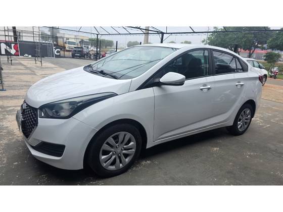 HYUNDAI HB20S 1.6 COMFORT PLUS 16V FLEX 4P AUTOMÁTICO HYUNDAI HB20S 1.6 COMFORT PLUS 16V FLEX 4P AUTOMÁTICO